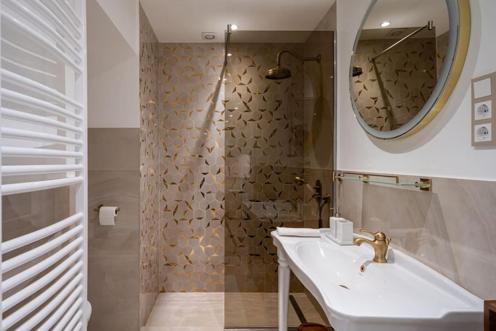 Orangehomes Luxury Apartment Next To Gellert Hill บูดาเปสต์ ภายนอก รูปภาพ